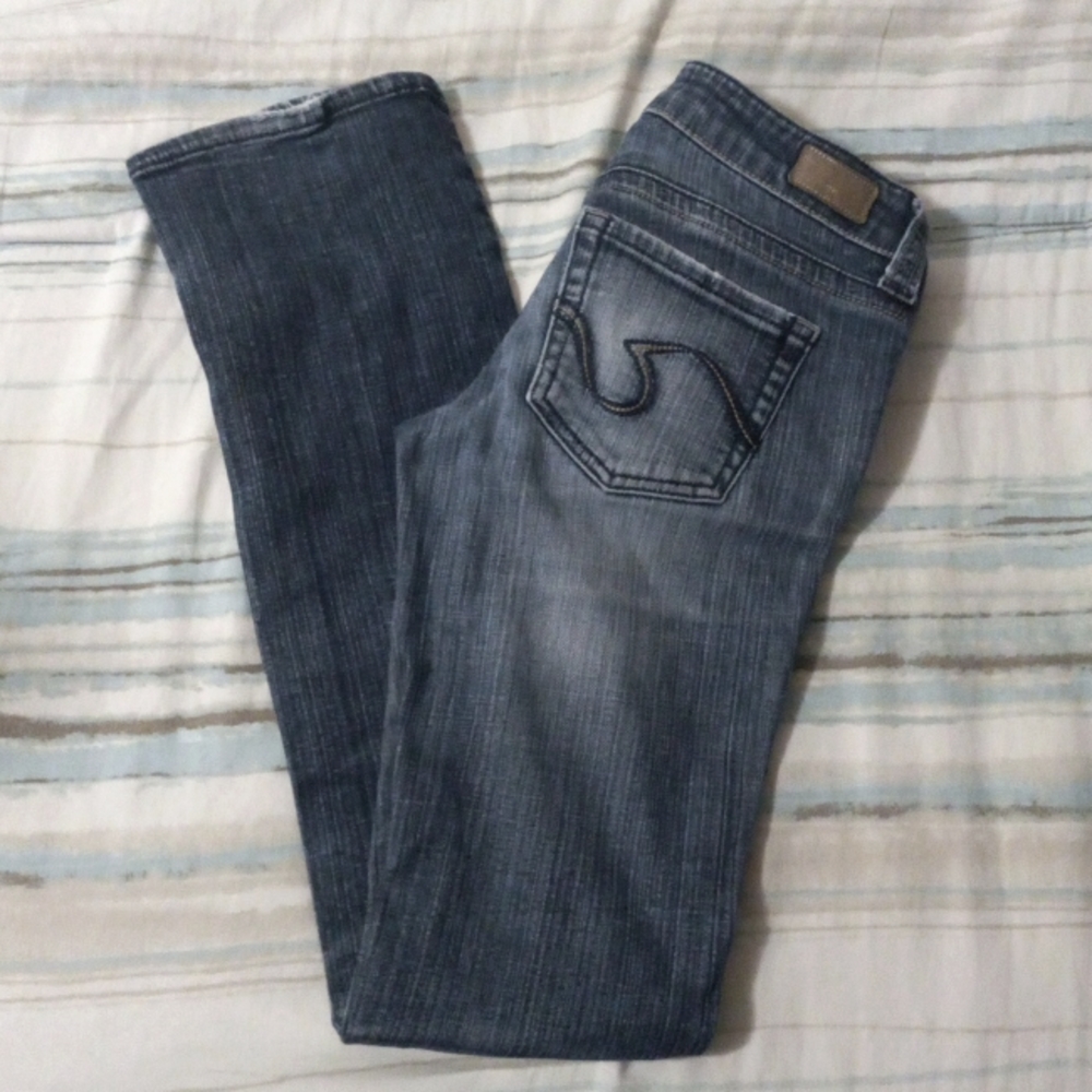 Refuge Straight Leg Low Rise Jeans!